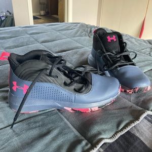 Size 7 youth Under Armour basketball shoes